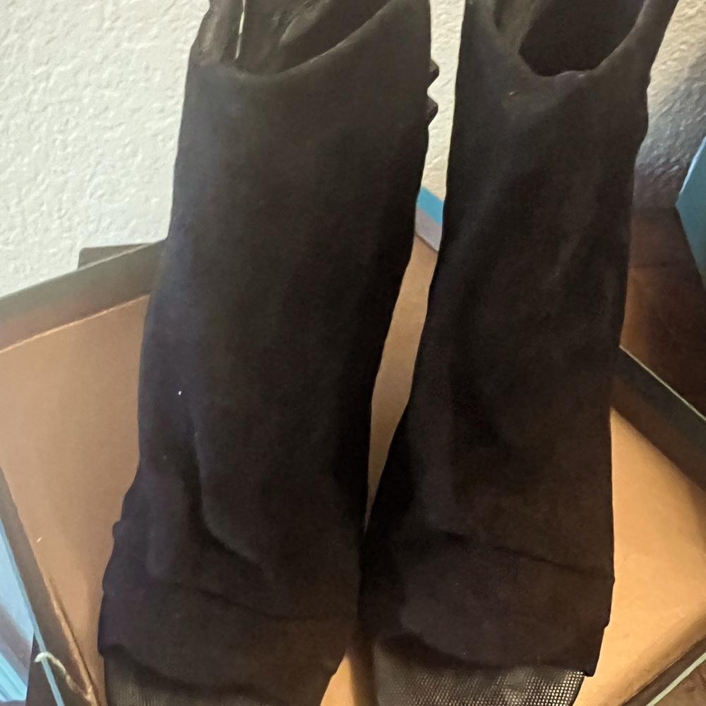 Lisa by Donald Pliner Black Suede Heels